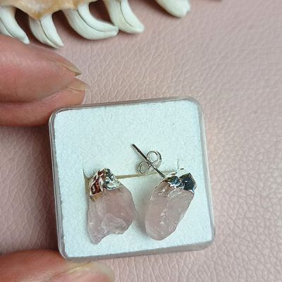 Růženín náušnice surové hroty (2)